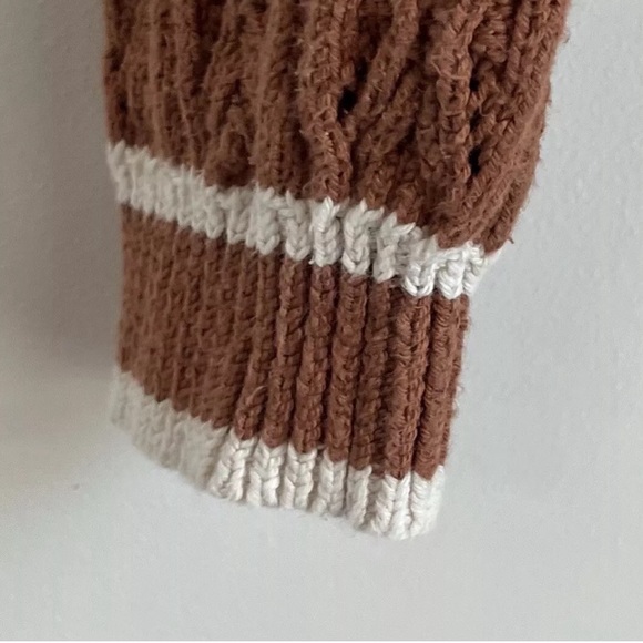 Universal Thread Women's Medium Brown Open Knit V-Neck Cropped Collar Sweater - Picture 4 of 7